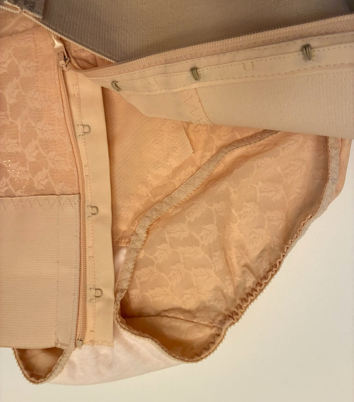 Vintage CROWN-ETTE GIRDLE BRIEF Size 40 5x NUDE Beige Zipper SHEER LACE Sissy