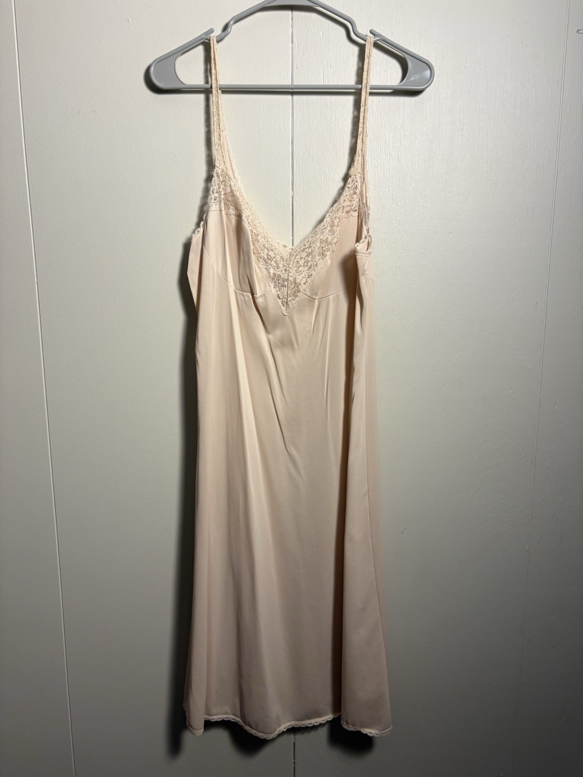 Vintage Vassarette Full Slip Nude Beige Size 38L Pin up Glamour lingerie Boudoir