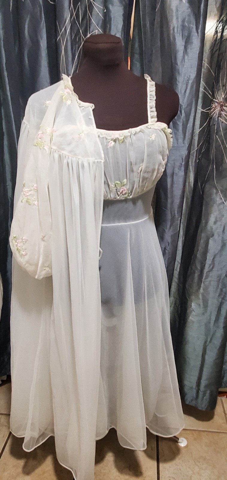 Mid-Century Vintage Lady Leonora 60’s Sheer Lace Nightgown Robe, EUC