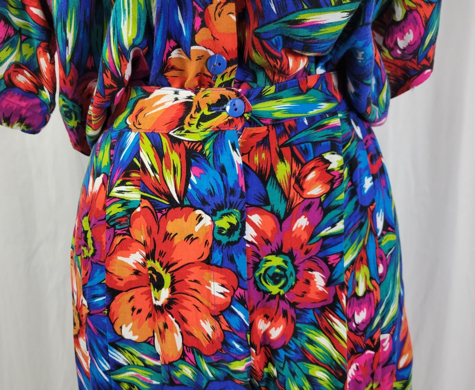 Vintage Grand Nouveau Bright Floral Top & Pleated High Waisted Shorts Size Large