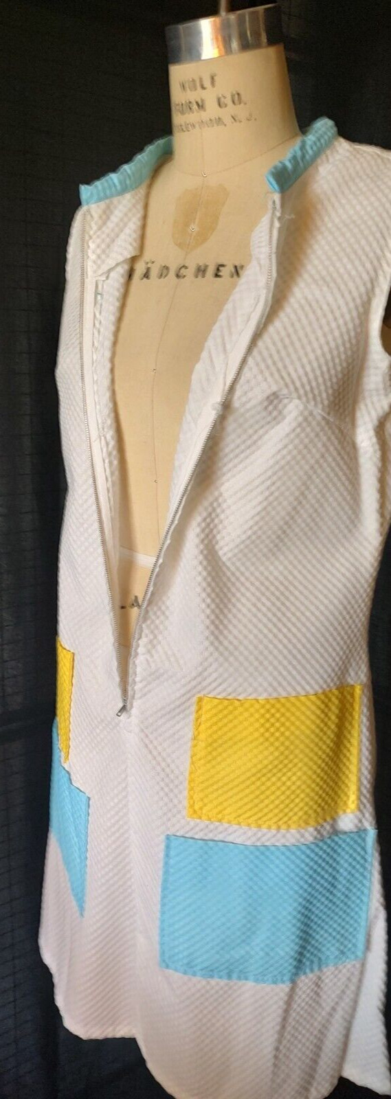 Vtg MCM 1970s HOUSE DRESS / WORK WEAR , WHITE PUCKERCLOTH w/ Pockets, Sleeveless