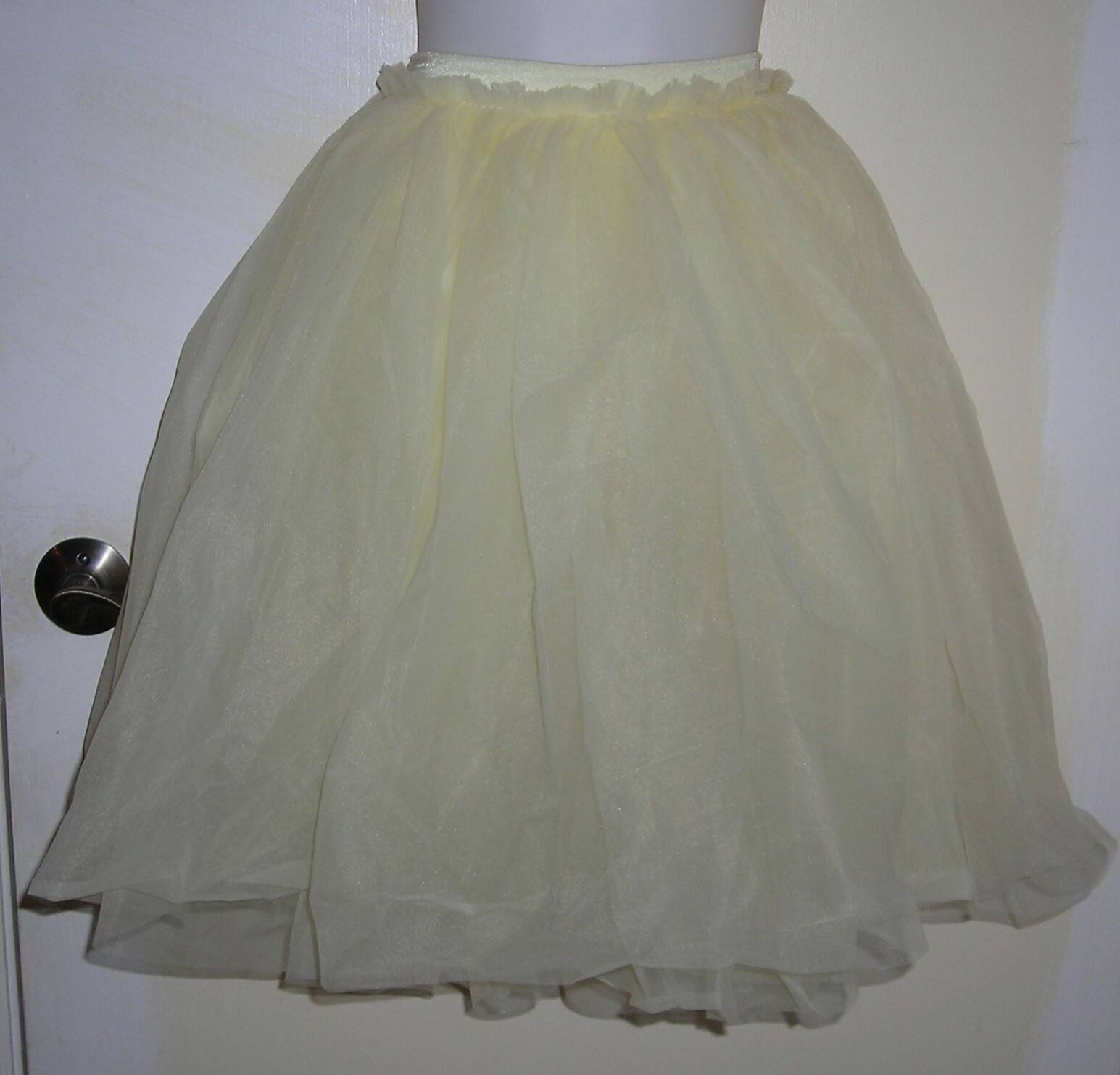 NO LABELS – XS 20-26″ WAIST YELLOW 3 LAYERED TOOLE TUTU / SLIP 21″ LENGTH