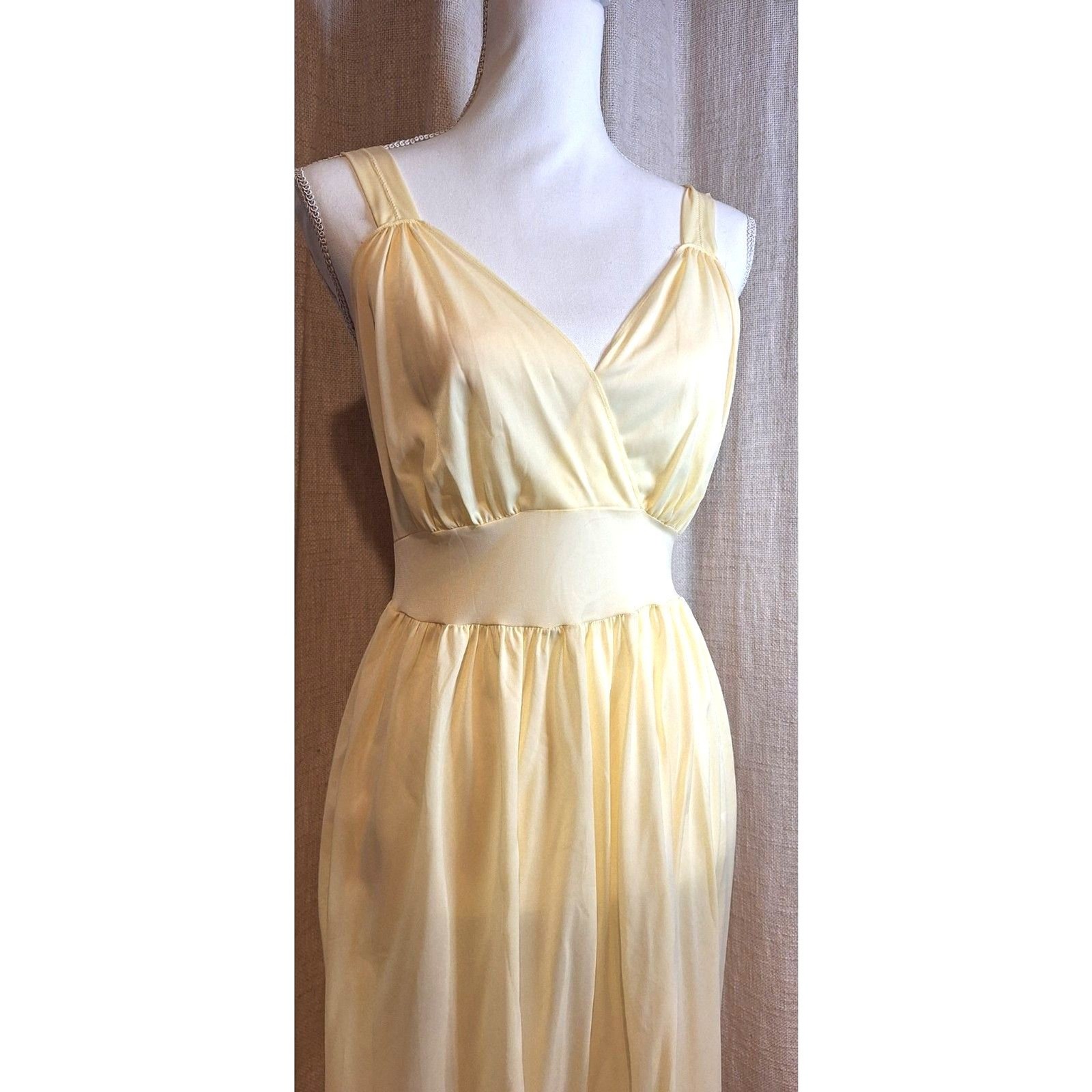 Vanity Fair Ladies Yellow Vintage Nightgown