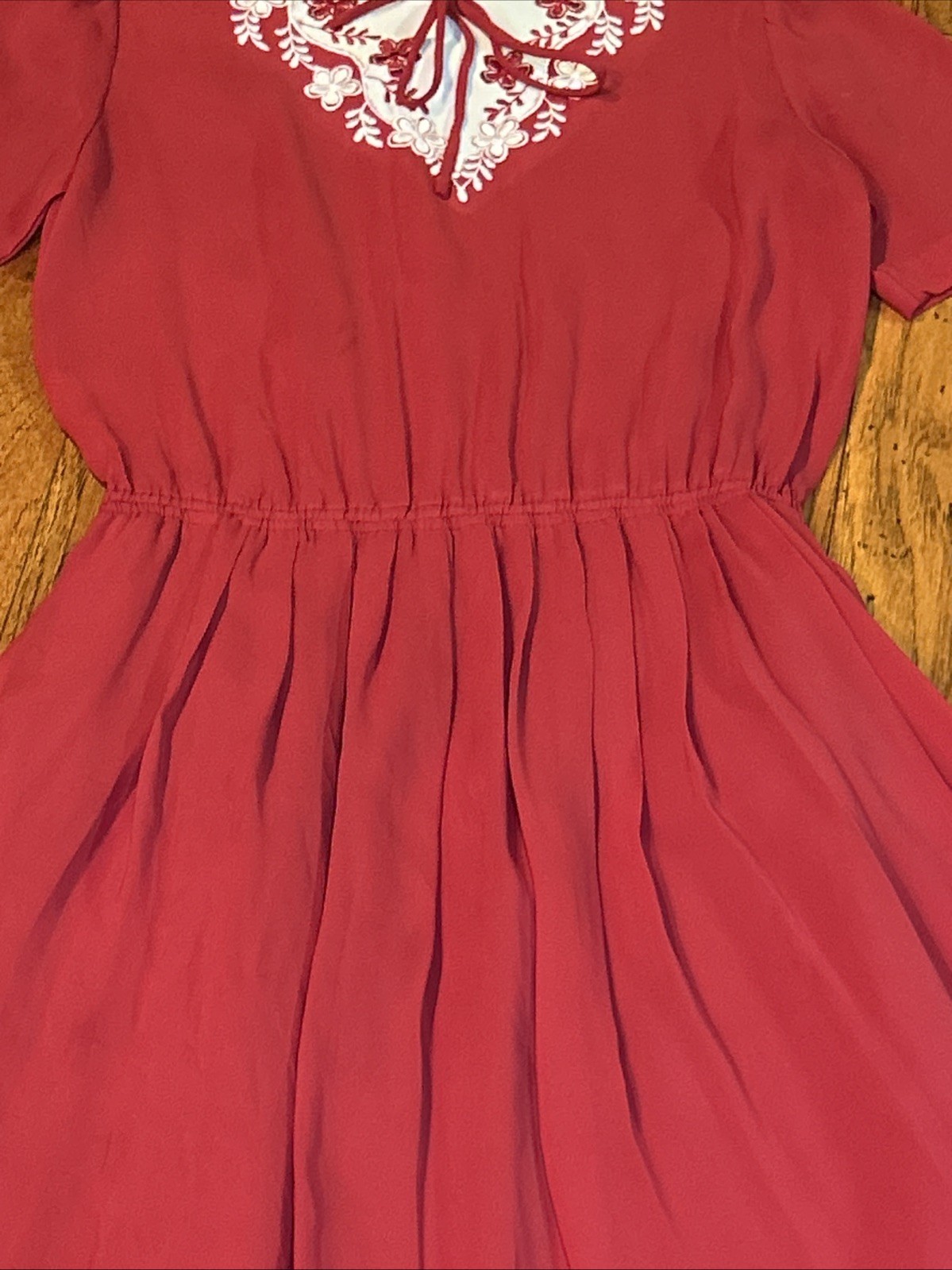 Vintage Women’s Dark Red Elastic Waist Shirt Sleeve Dress Embroidered Flowers