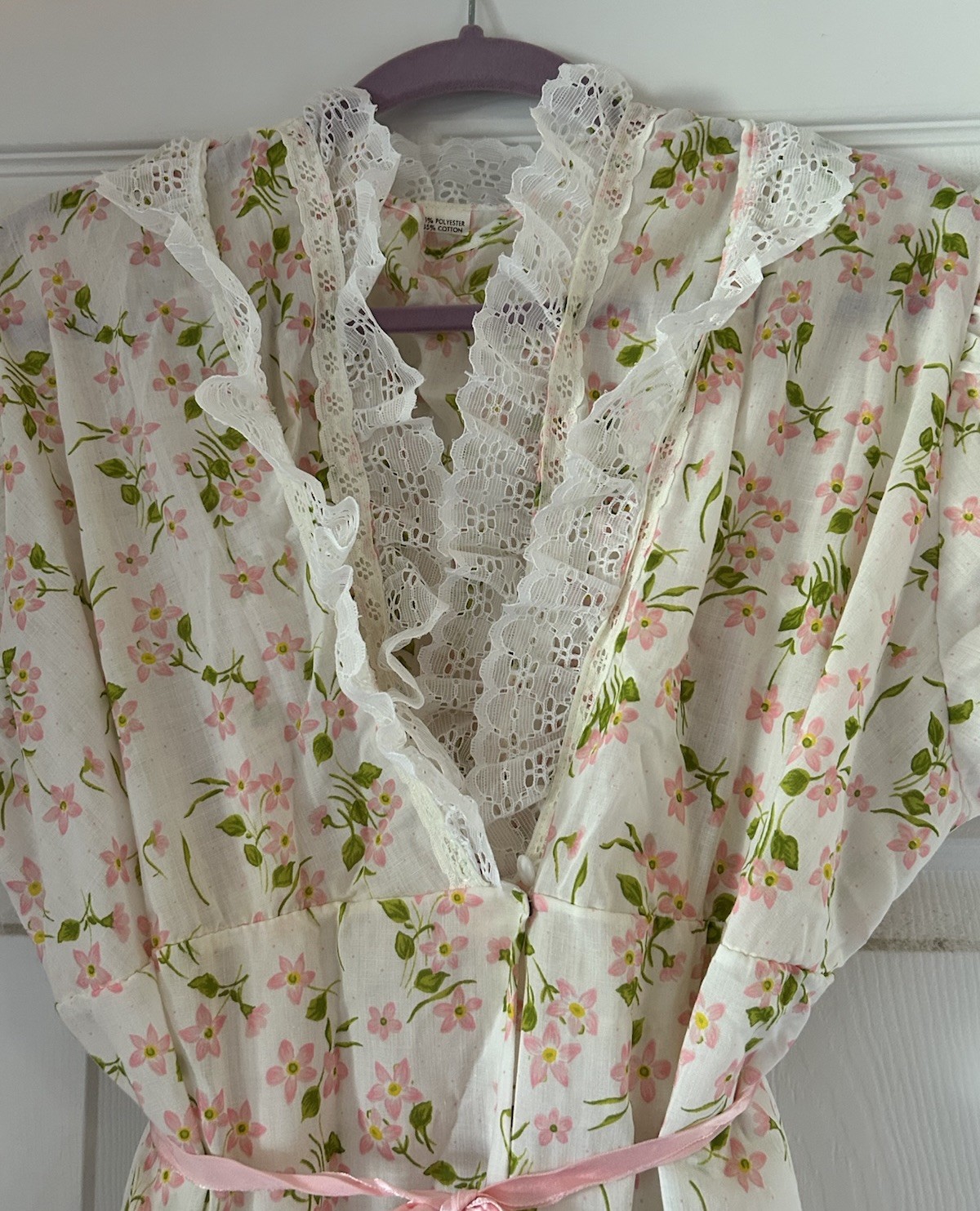vintage peignoir – White Percale W Pink Floral & Lace Eyelet Empire – Large