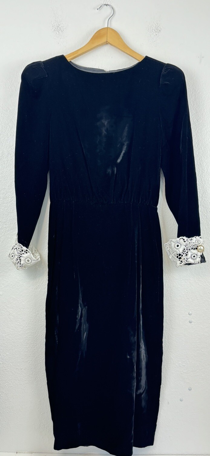 Vintage 1980s Opening Night! Black Velvet Gothic Style Long Sleeve Dress