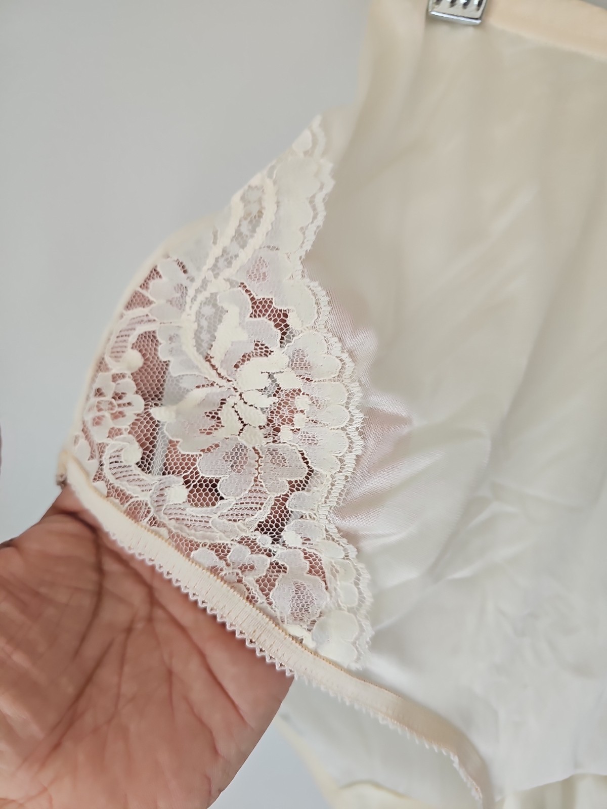 Vanity Fair Tricot Nylon Cream Glow Panties Lace Detail Satin Finish Size 6
