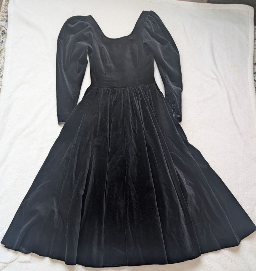 Vintage Laura Ashley Black Velvet Dress Size USA 6 / UK 8 / EUR 34