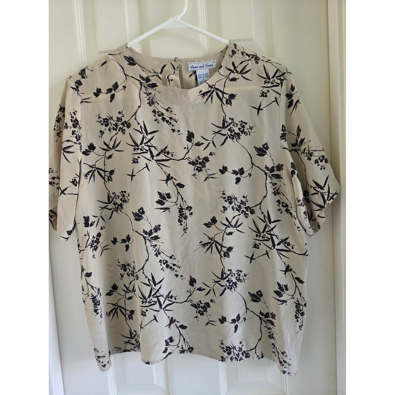 Vintage Anna & Frank 100% Silk Blouse Beige Bamboo Floral Print Short Sleeve L