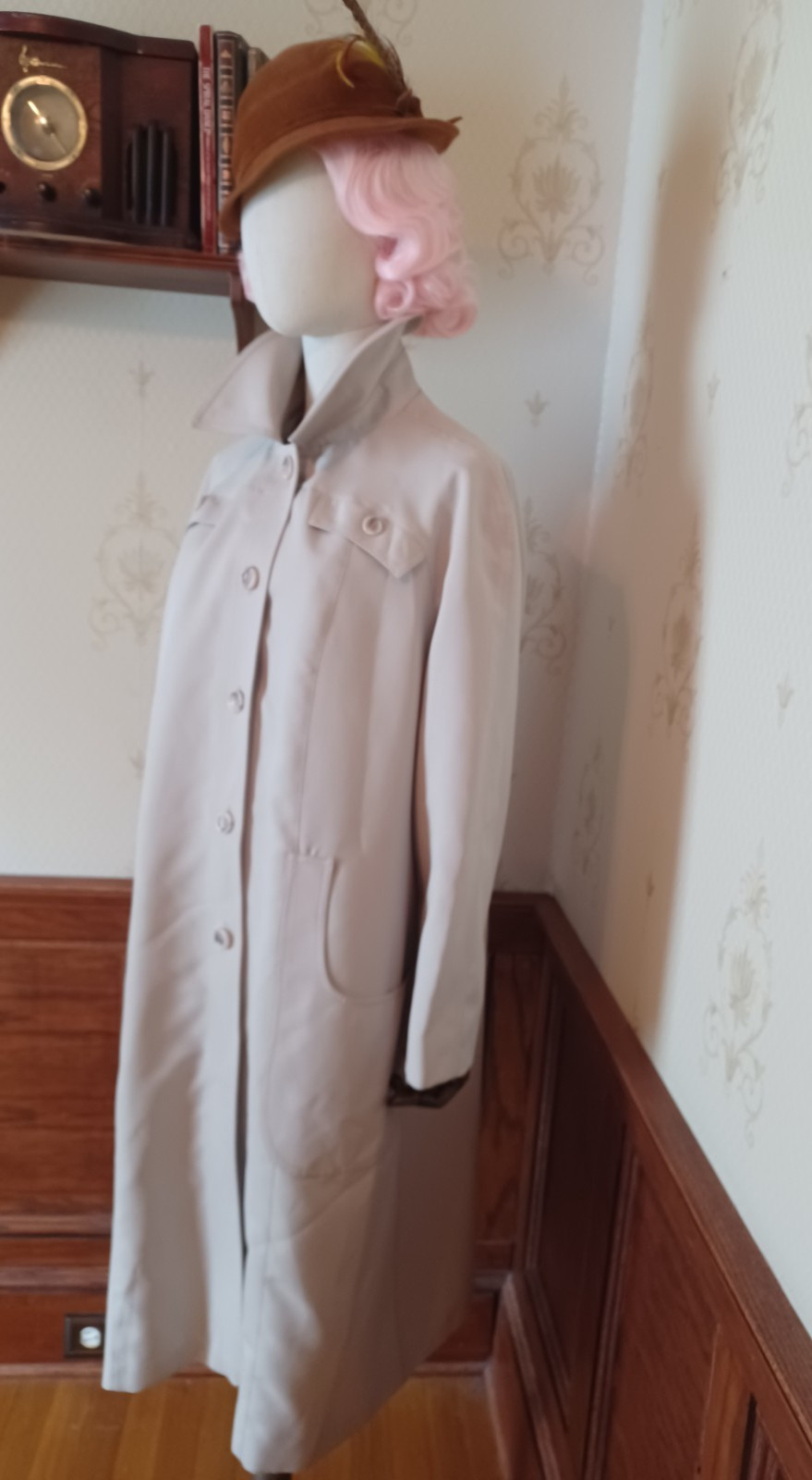 Vintage 1970s/1980s Beige Film Noir XL Trenchcoat/ Raincoat DEADSTOCK/ NWT