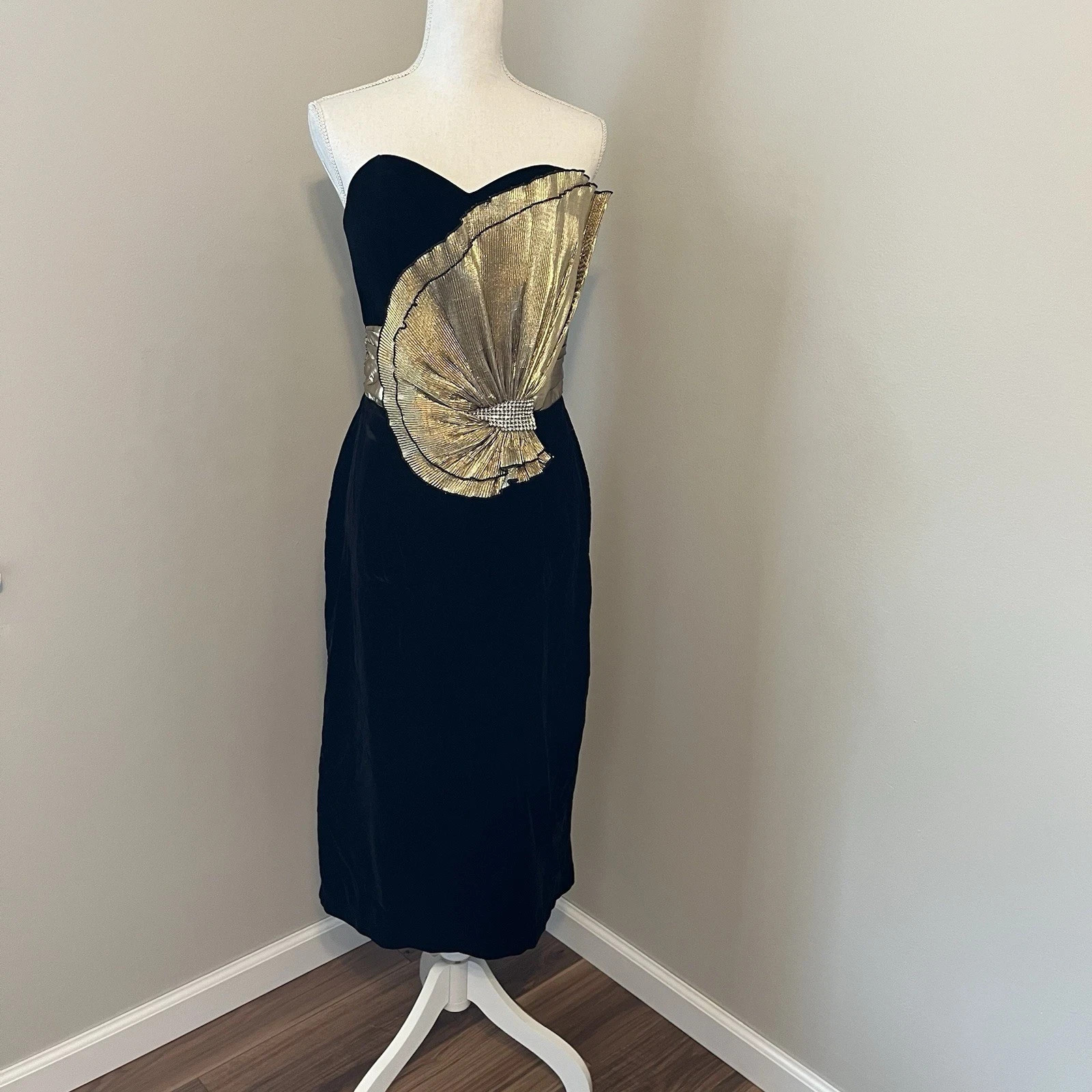 80s Vintage Couture Gown Black Velvet Gold lamé Sleeveless Dress Size 13-14 USA