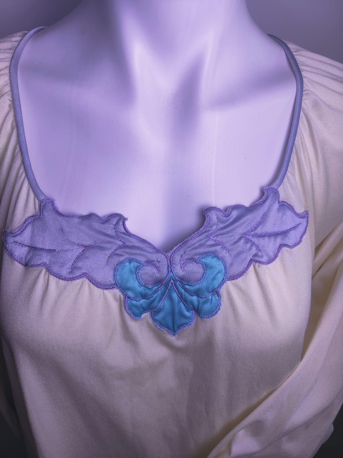 Vintage 1980’s Vanity Fair Nightgown Full Length Nightgown Med Art Deco *Read