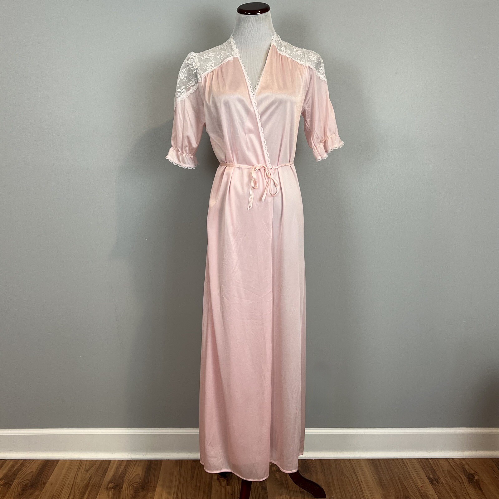 Paramount Nylon Peignoir Dressing Gown Pink Lace Women’s Size Medium / Large Vtg