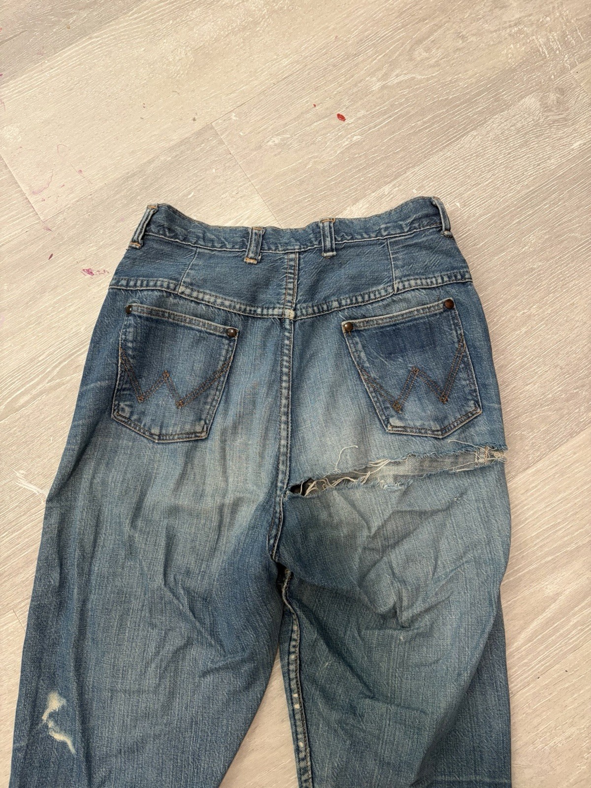 Vintage 1960s Women’s Wrangler Jeans 26 27 28 High Waist Blue Denim 50s 60s