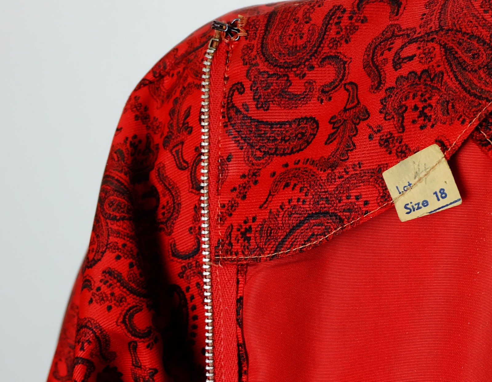 Gorgeous true vintage 1950s dress paisley pattern size 40/42