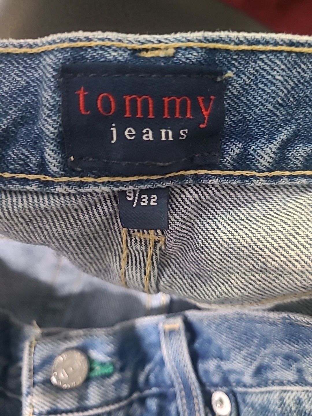 Tommy Hilfiger Vintage Y2K 1999 Relaxed Jeans Women’s 9 / 32 Inseam Made In USA