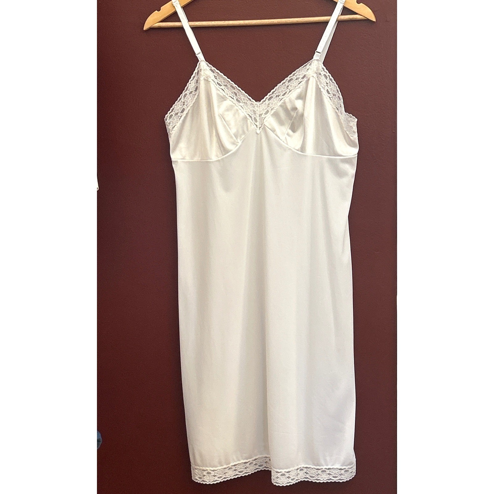 Vintage 60,s 70,s Vanity Fair Full Slip Lingerie Coquette Retro Lace Trim