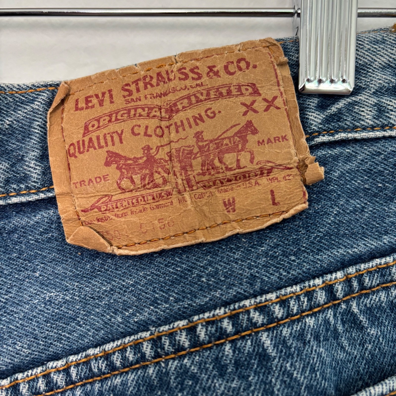 VTG Levi’s 501 Jeans 80s High Waisted Tapered Women’s 28×28 Med Wash Made in USA