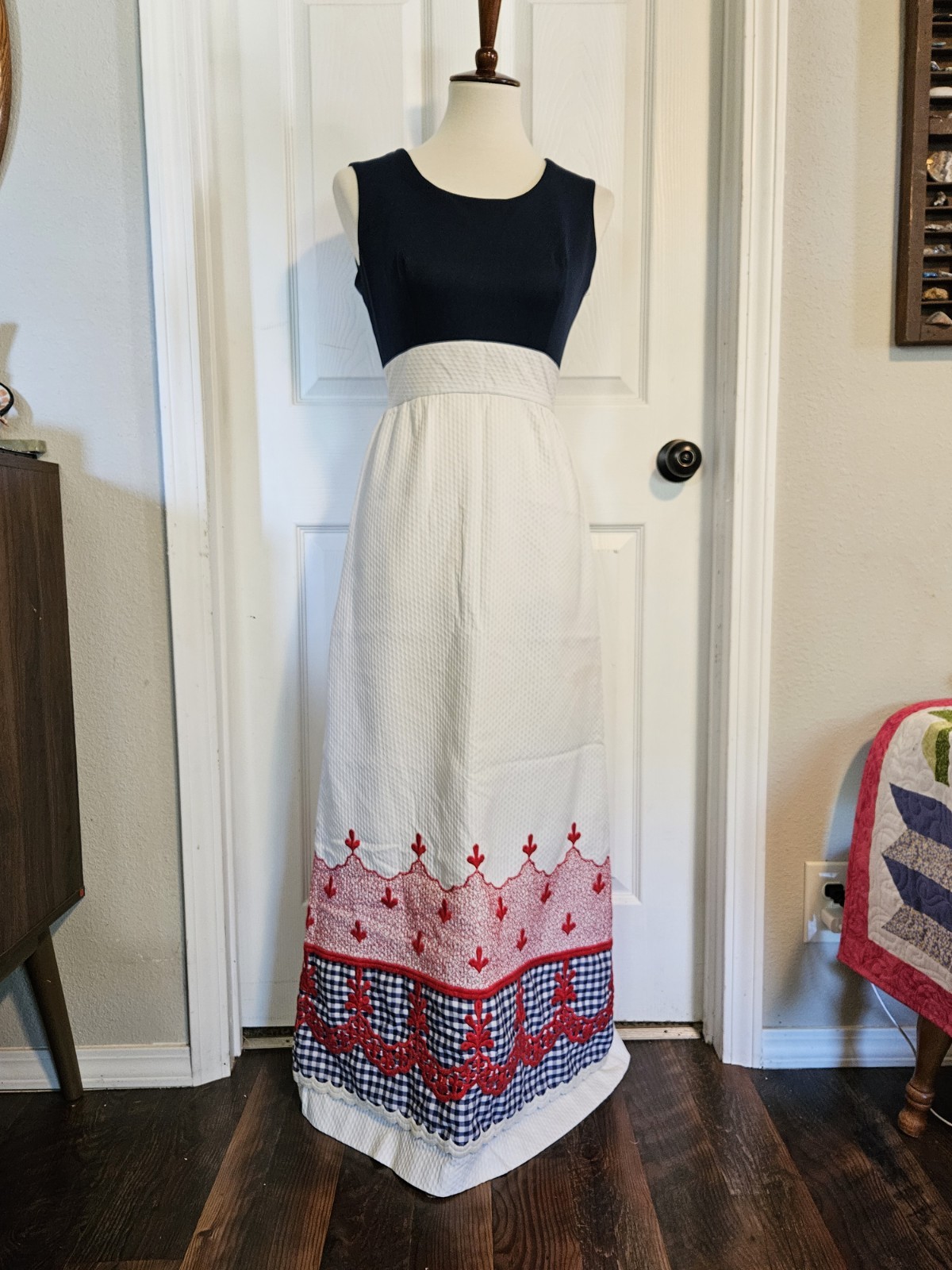 Vintage 1970s White Navy Red Embroidered Maxi Folk Dress Size 3/4 Jo Jrs