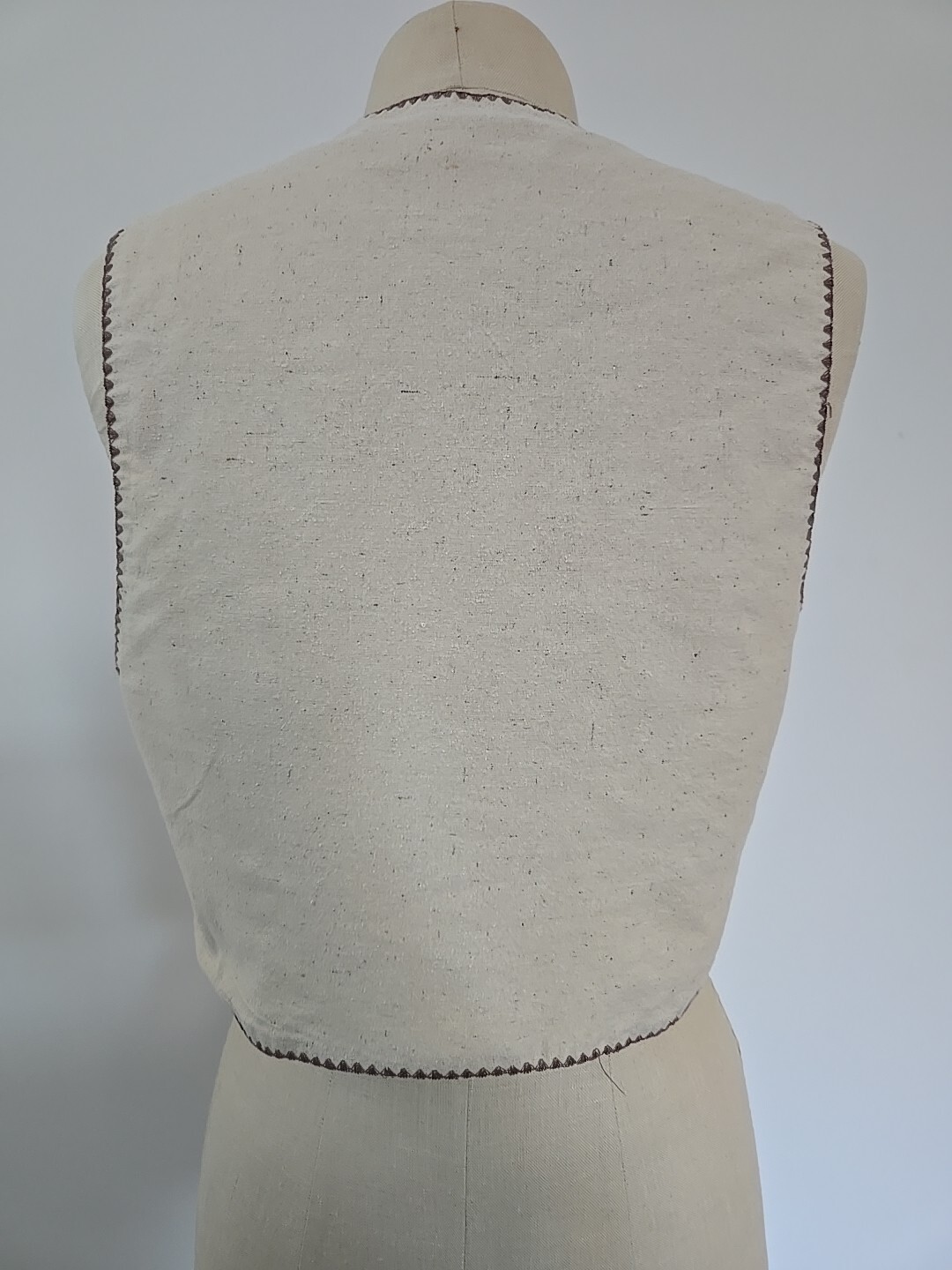 VTG Above The Crowd Vest Top Women’s Size S/M Silk Ivory Beige Brown Imbroidered