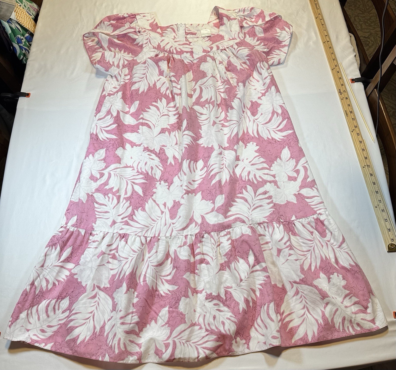 #2483 Vintage Creations Hawaii Muumuu Dress Large Pink White Tropical Cotton USA