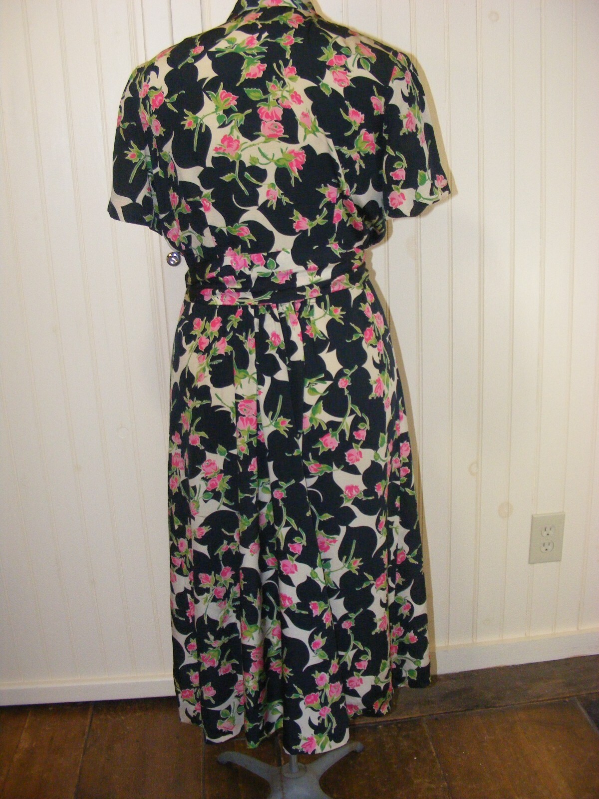 40s RAYON DRESS FLORAL PRINT BELTED BUTTON UP FULL SKIRT LIGHTWEIGHT 38″ X 30″ M