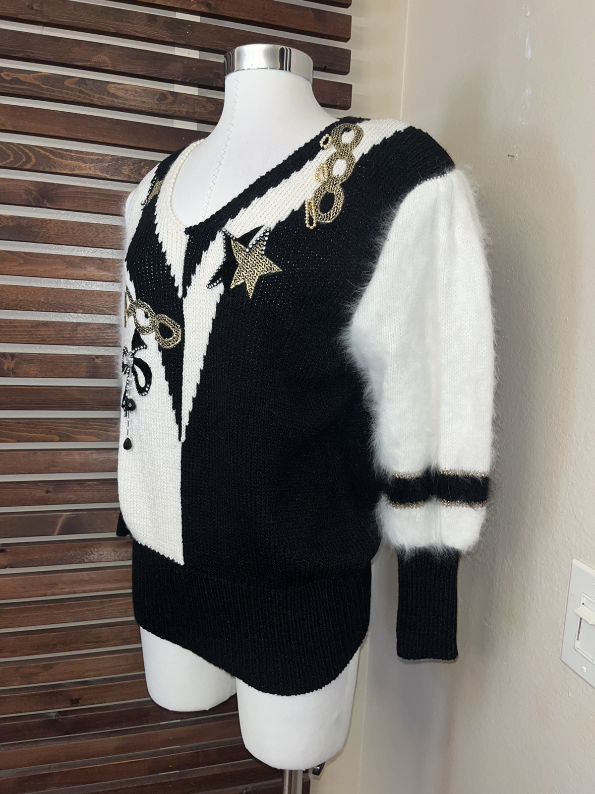 1980s 80s Vintage Black White Gold Star Beaded Rhinestone Long Sleeve Sweater M