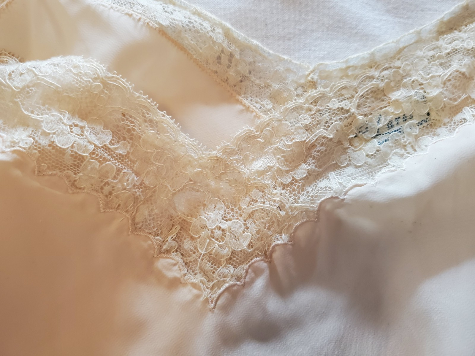 Vin LAROS NYLON PASTEL PINK FULL SLIP OR NIGHTGOWN W/ LACE & ADJUSTABLE STRAPS-L