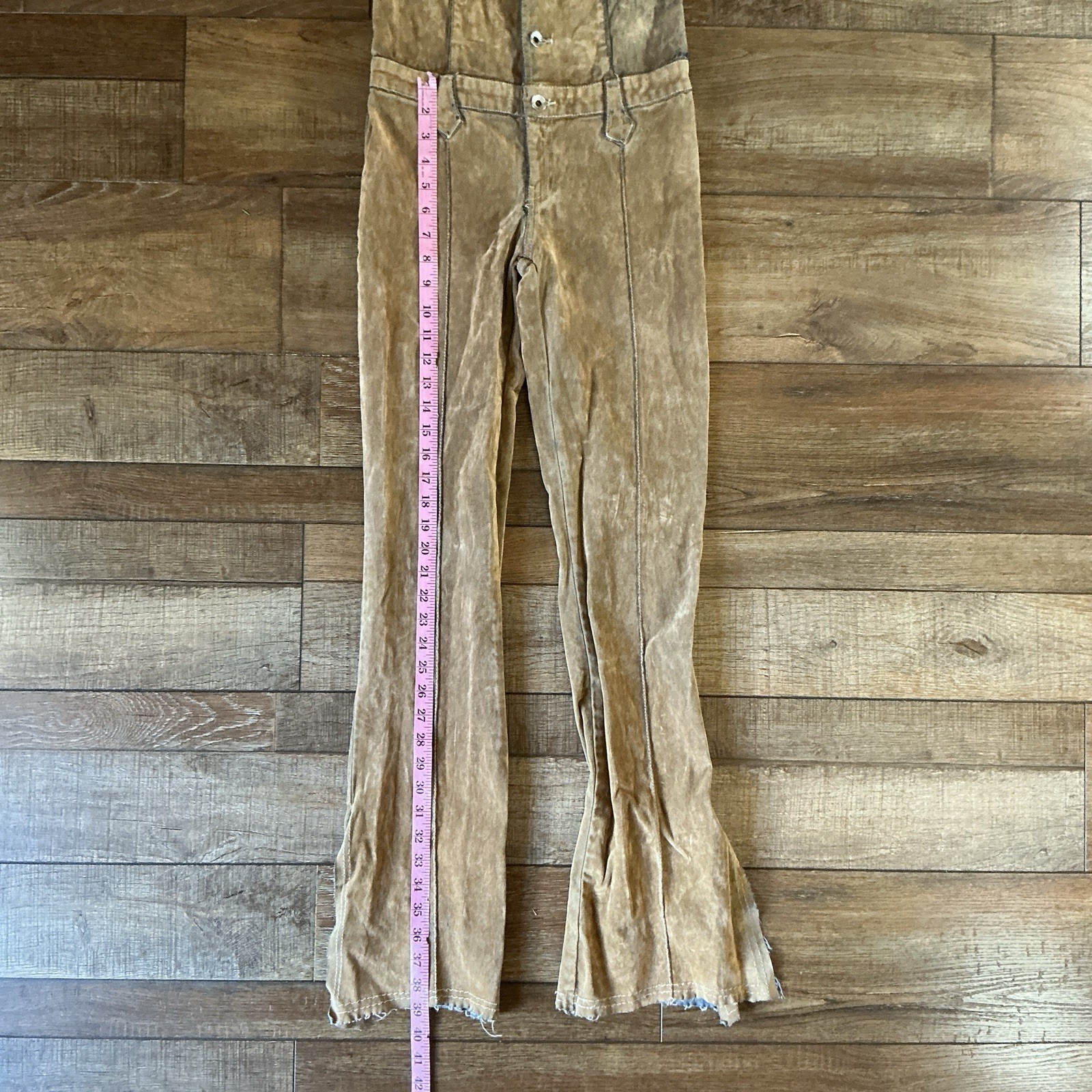 VTG JNCO Suede-Feel Jumpsuit Size M Tan Flare Leg Cap Sleeve Snap Front Y2K #36F