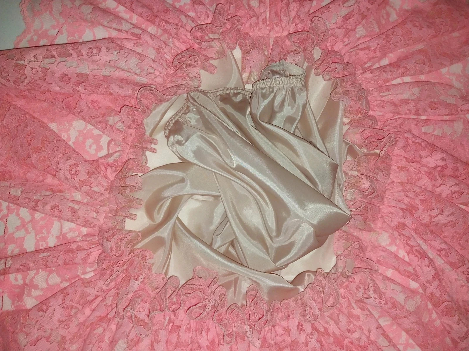 VTG SATIN LIQUID SHINY FARR WEST ESQUE HALF SLIP WIDE RUFFLES LACE PEACH PINK SM