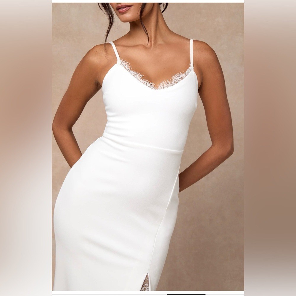 NWT- Esmeralda Bridal Dress *lace in slit removed for a more elegant look*