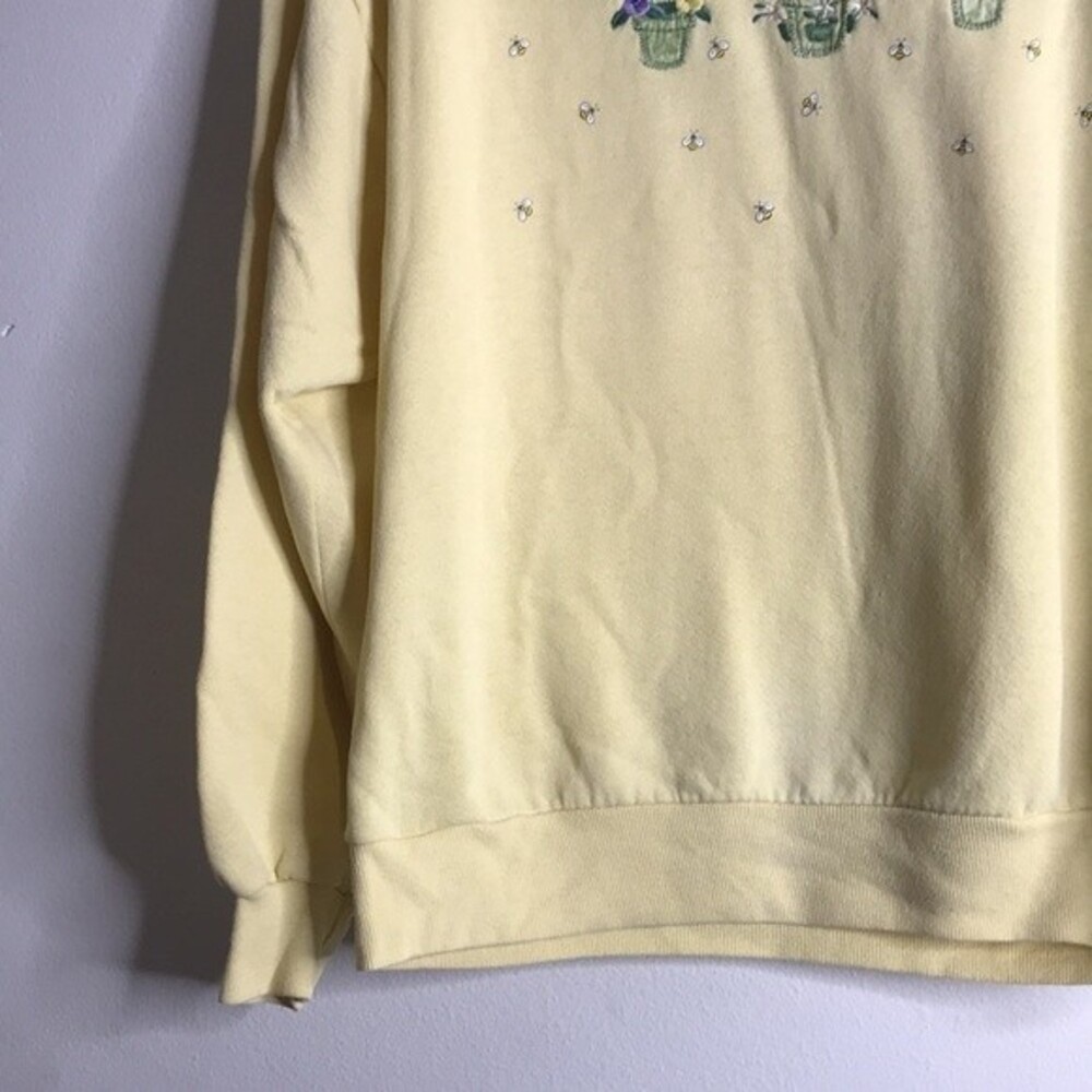 Vtg top stitch yellow sweater embroidere flowers size large made in USA cute 90s