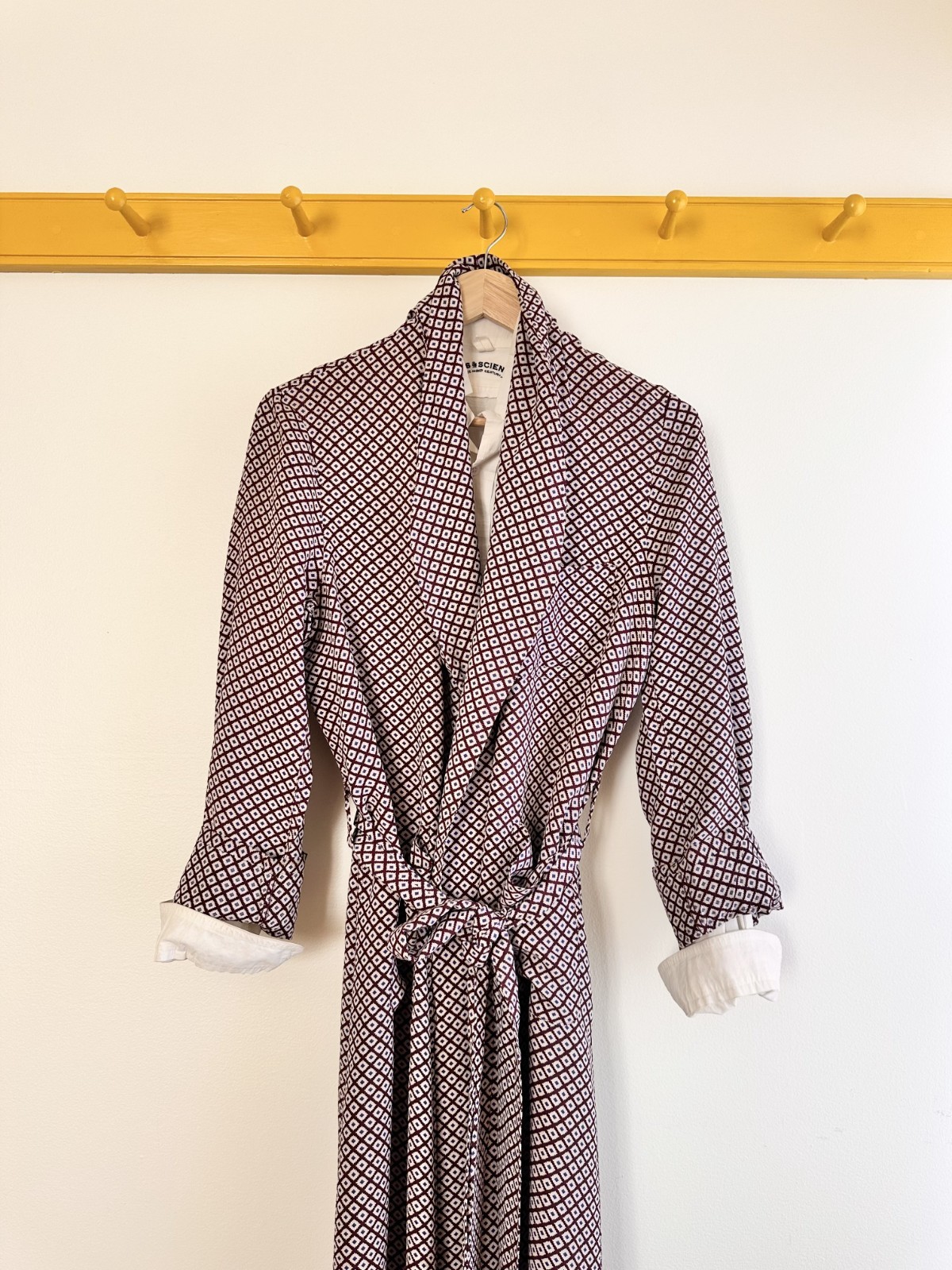 Vintage 1940s 50s rayon ascot print wrap robe lounge dress womens shawl collar M