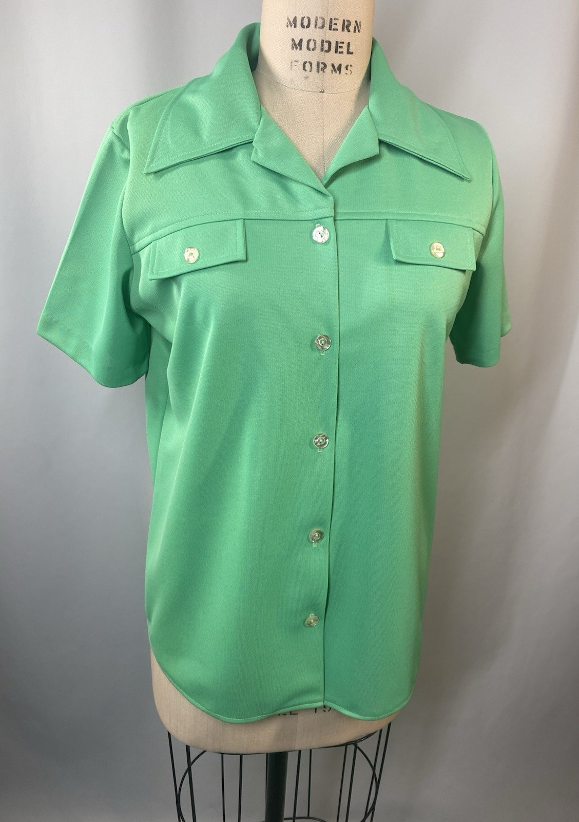 Women’s Vintage Top SIZE LARGE green short sleeve 60s 60s point collar
