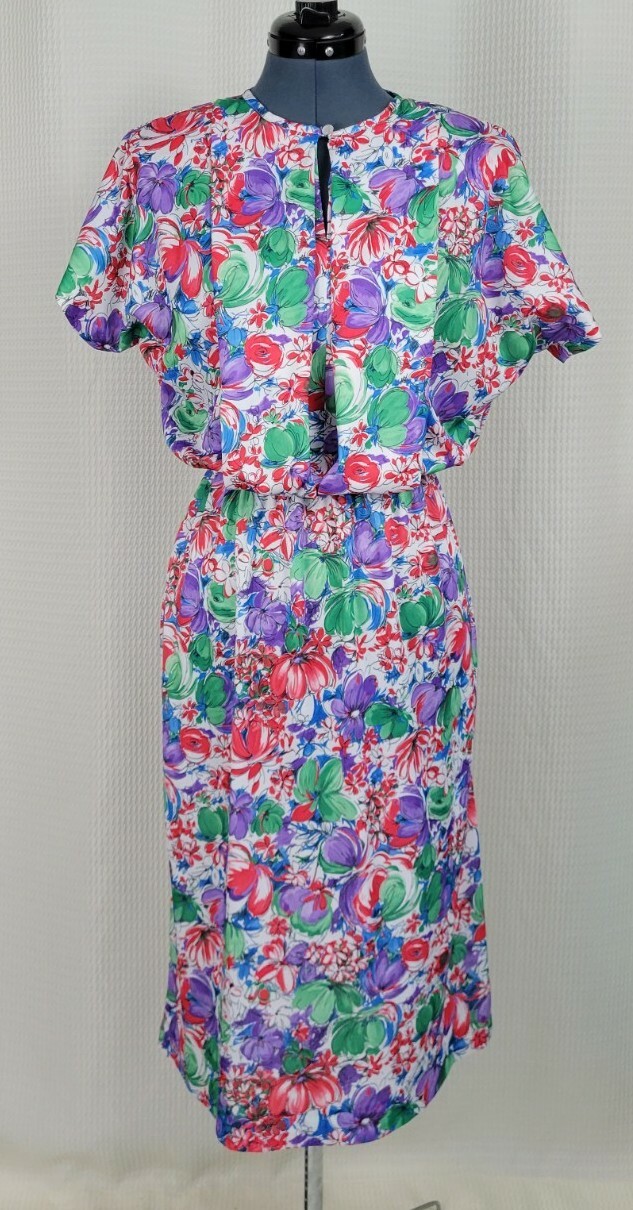 Vintage Dress in White/Red/Green/Blue/Purple Florals Size A2 (S?)