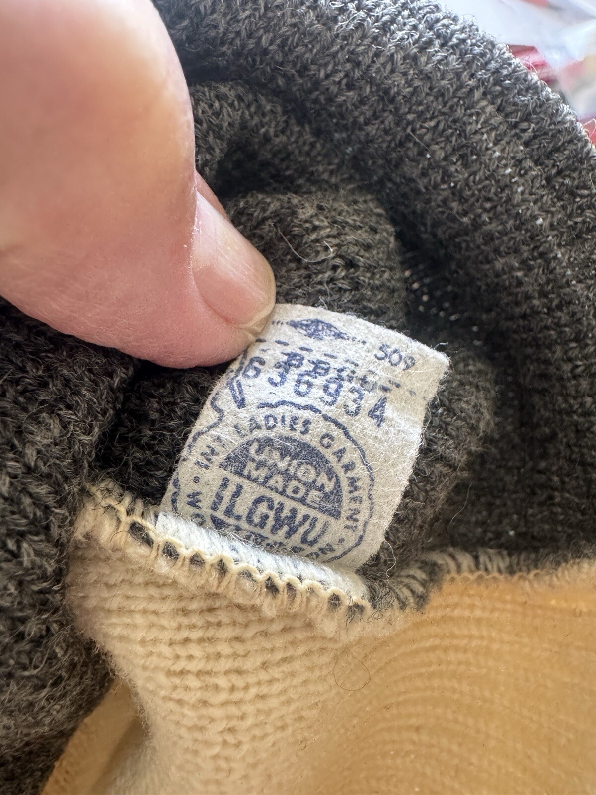 Vintage ‘70’s Knit Sweater 100% Wool, Campbells So. California, XL Neutrals