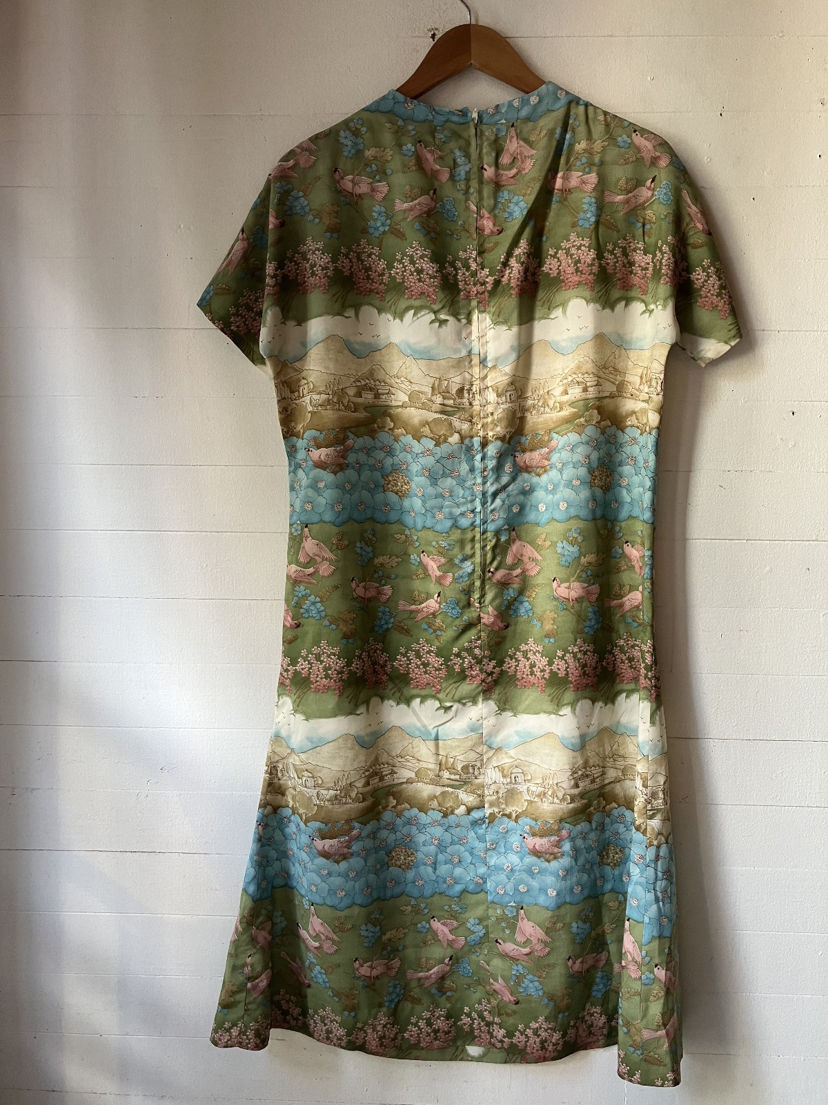 1960s shift dress novelty print polished cotton 42x40x41 AR FL