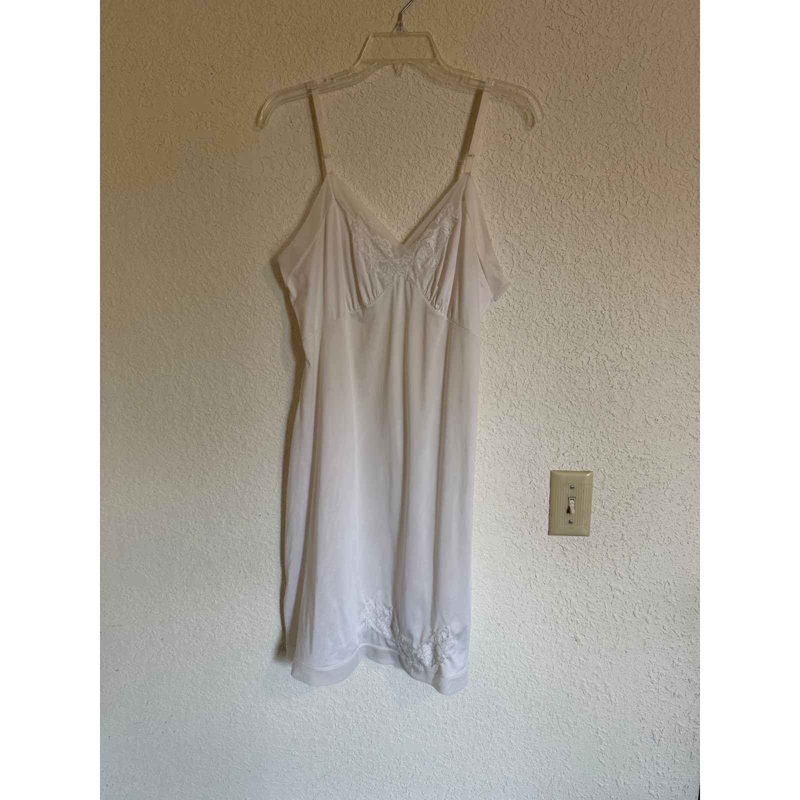 Vintage Carol Brent White Nylon Full Slip Lace Trim Adjustable Straps Size 36/34