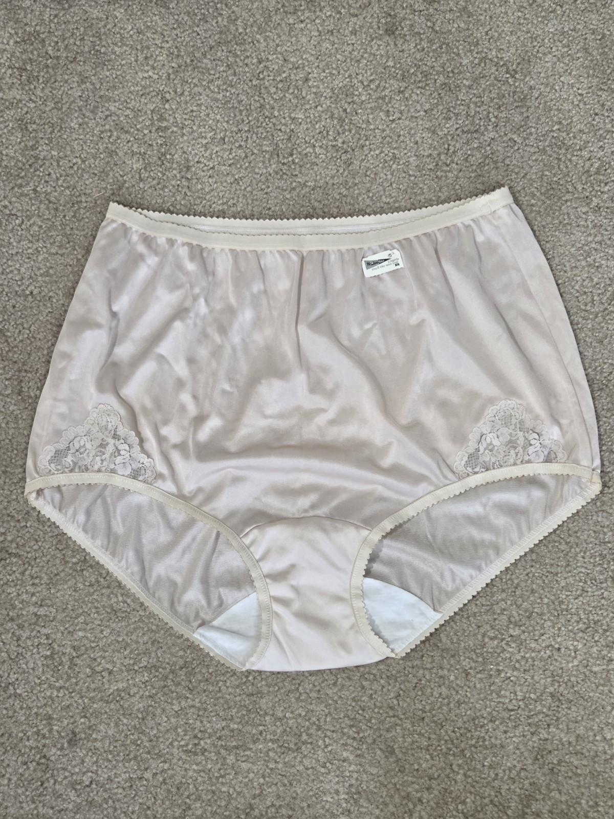 Vintage Shadowline Nylon Panties Beige New Lace Detail Size 7