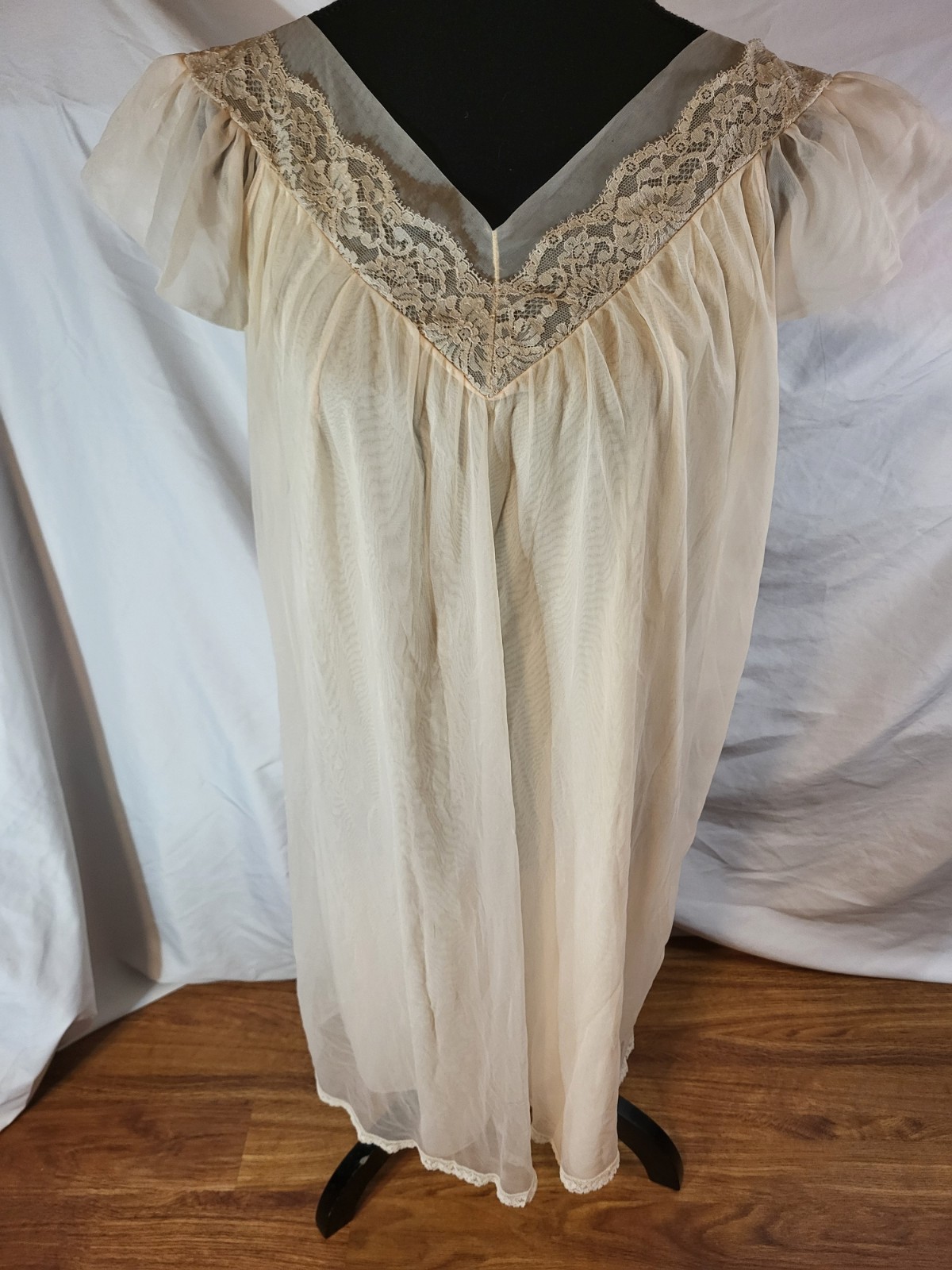 Vintage Evette Peach Chiffon Lace Trim Babydoll Nightgown Lingerie Pin Up