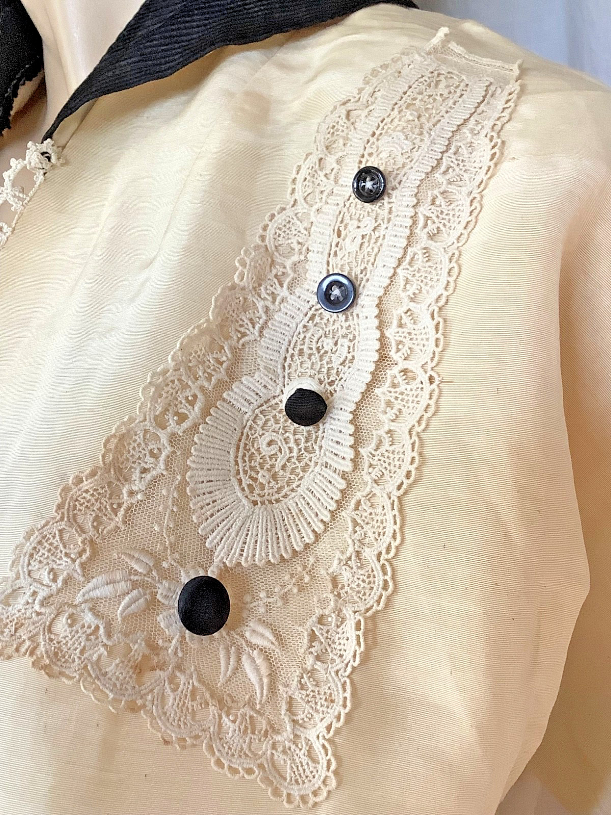 antique Edwardian jacket Bolero ivory Spencer lace trim 3/4 sleeve M cuff Faille