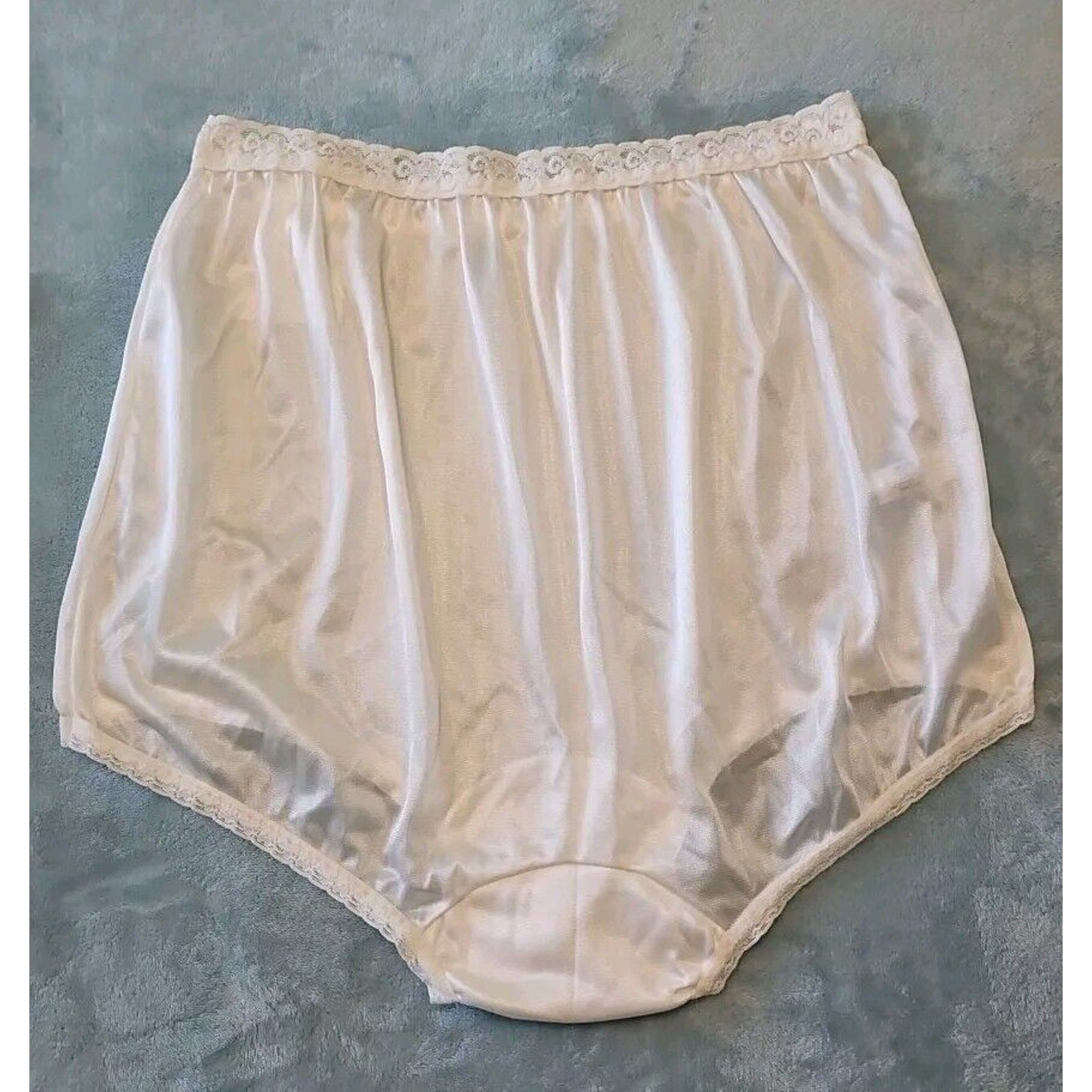 NOS NEW Vintage CAROLE Size 11 Lace Trim Beige Nylon Hi Cut Granny Panties