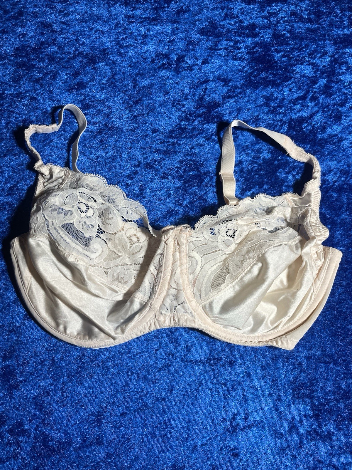Vintage Vanity Fair Bra 32d Beige Nylon Lace Underwire Lingerie