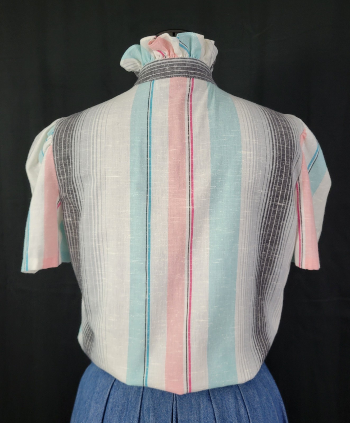 Vtg Lucky Winner White/Blue/Pink/Grey Striped S/S Top w Ruffled Collar Size M?