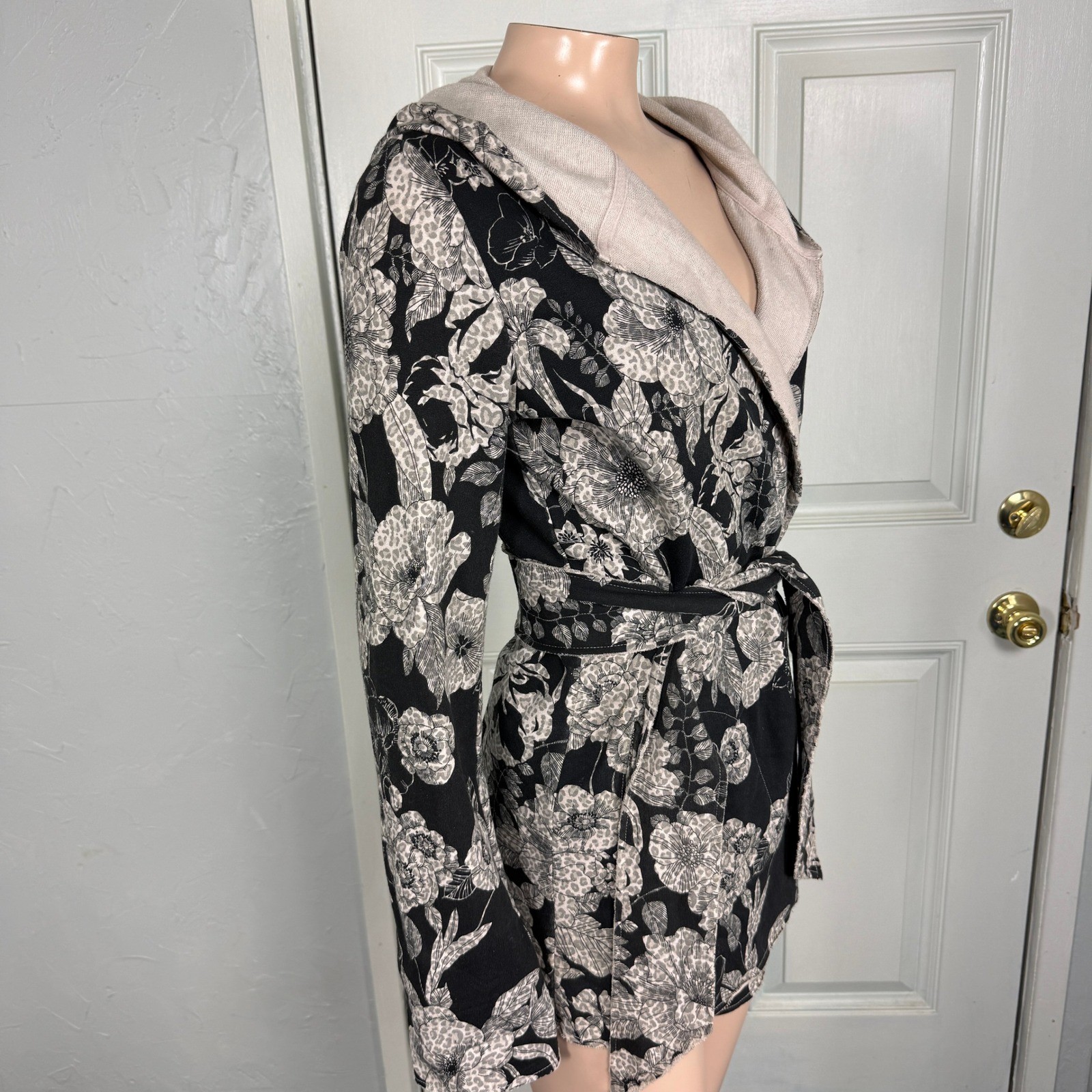 Vintage y2K Lucky Brand Wrap Shirt Small Floral Wrap Sweatshirt Bohemian B21