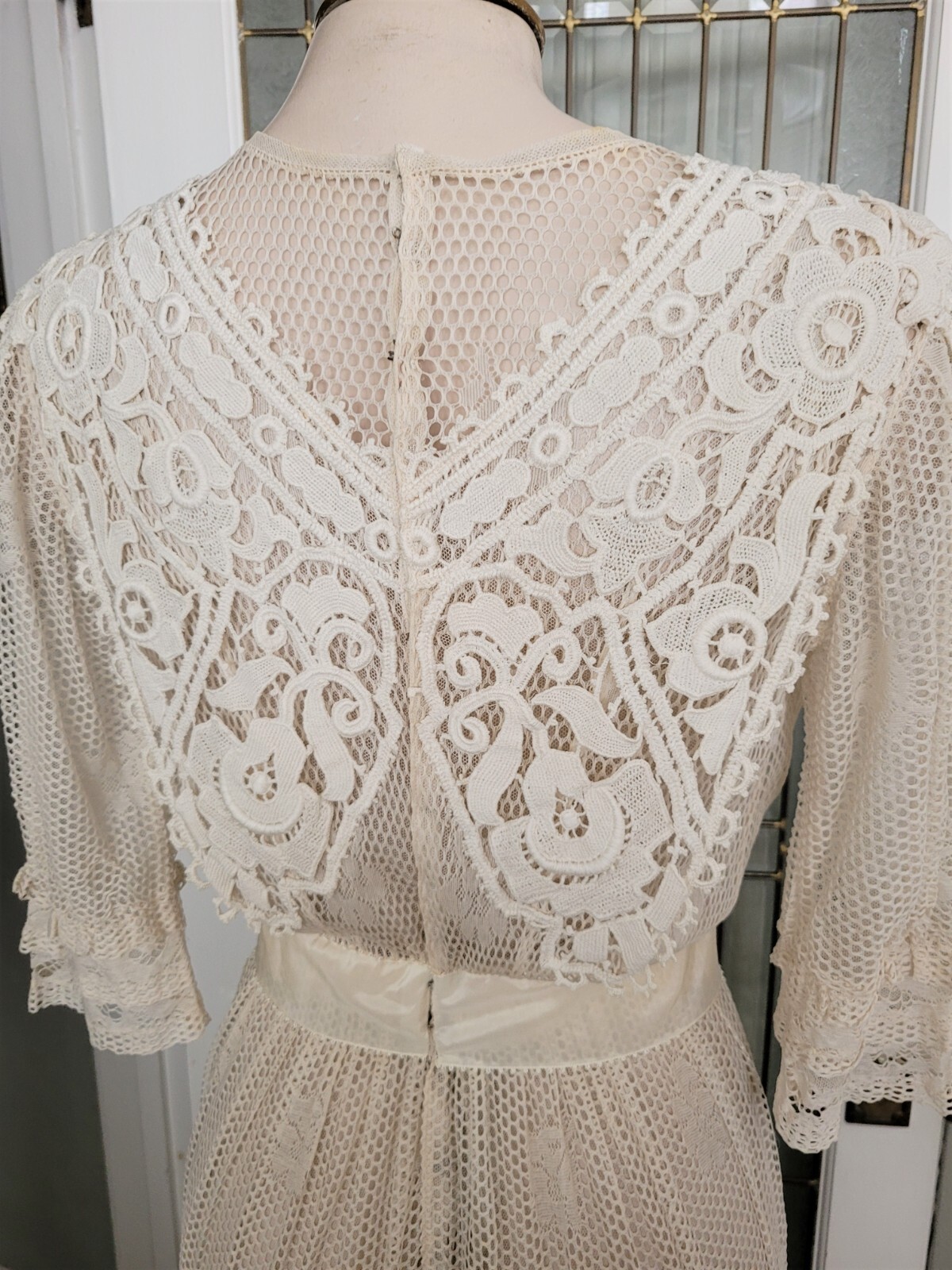 ANTIQUE EDWARDIAN IVORY WOVEN MESH NET DRESS ORNATE IRISH CROCHET WORK BOBINET