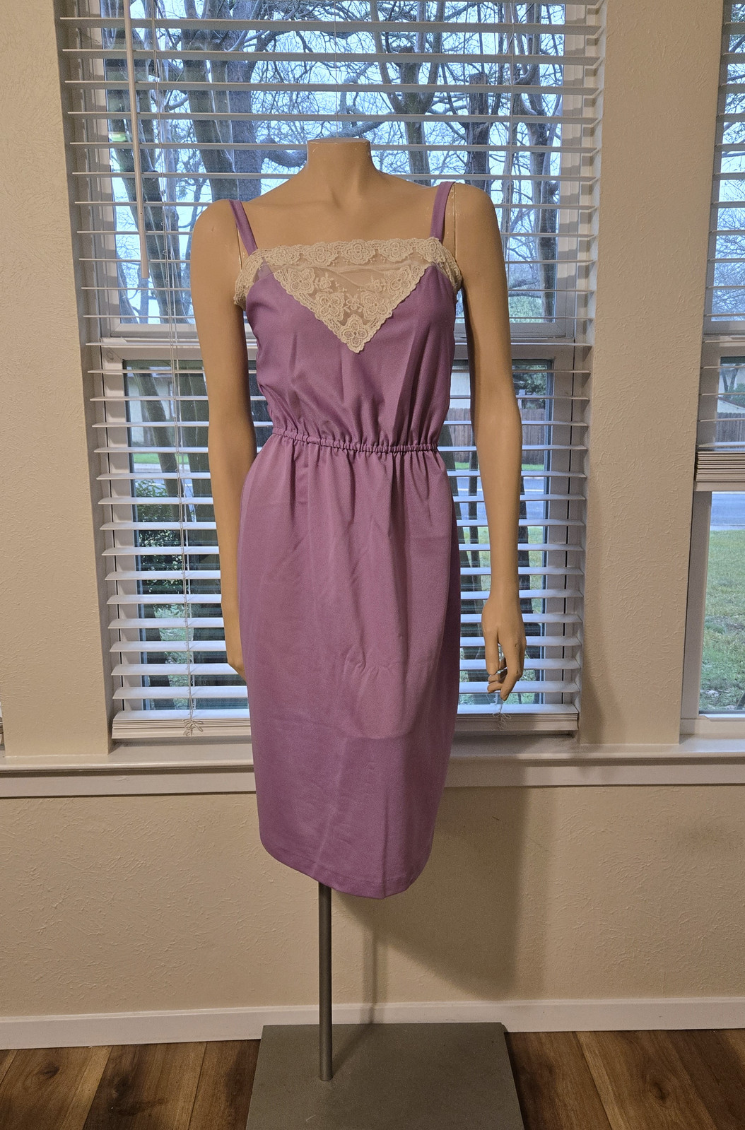 VTG 80’s purple lavender poly dress marked 9/10, today’s size M/6