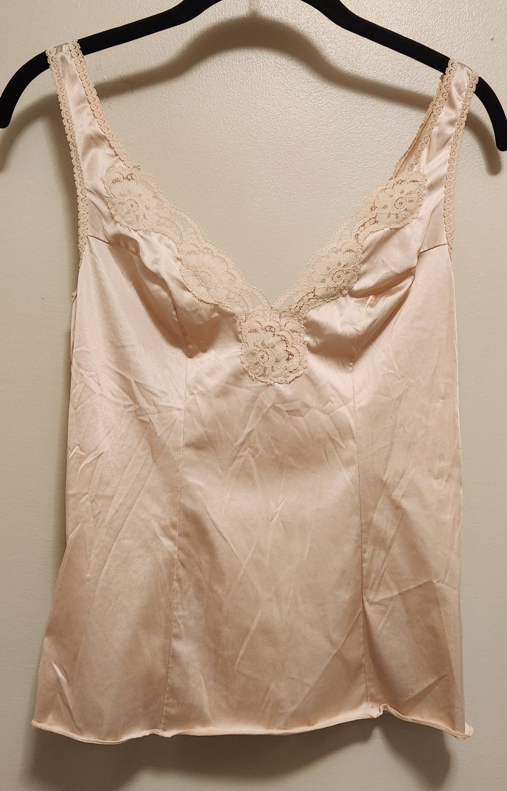 Vintage VASSARETTE Camisole Tank Top Beige Sz 32/XS Silky Nylon V-Neck Lace Trim