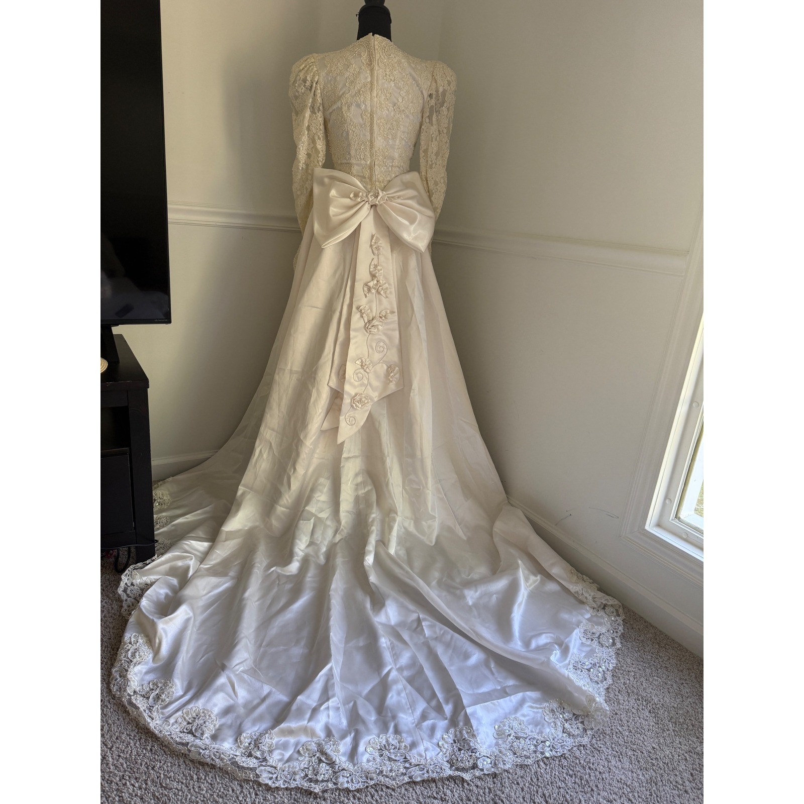 Vintage 90s Bridal Gown Alencon Lace Beaded Trumpet Wedding Dress XS/S coquette