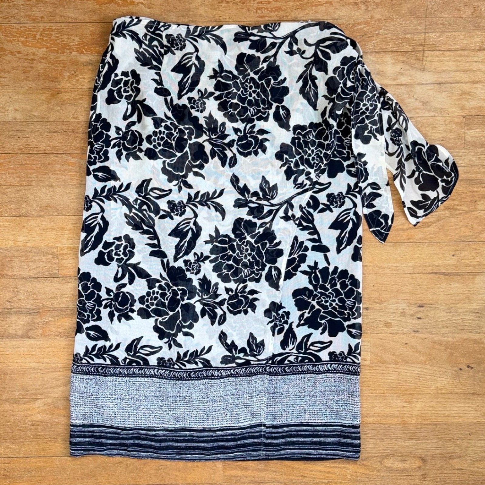 Vintage Floral Wrap Skirt Size Small 26-27″ Waist 90s Silk/Wool Blend Dark Blue